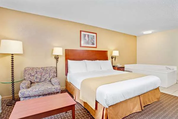 Days Inn & Suites by Wyndham Stockbridge South Atlanta 4