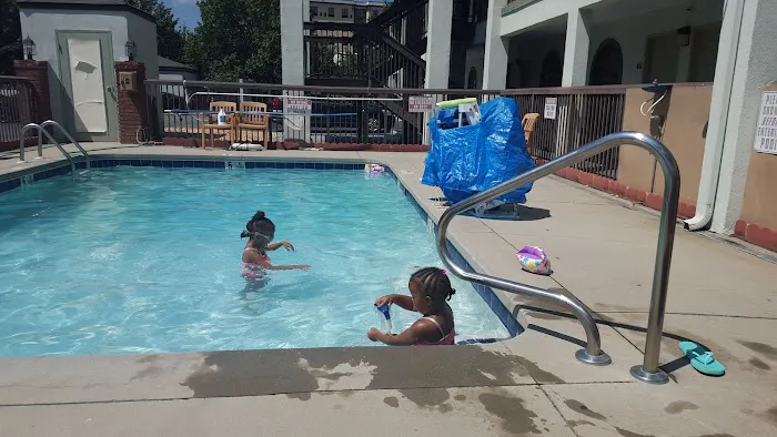 Days Inn & Suites by Wyndham Stockbridge South Atlanta 4
