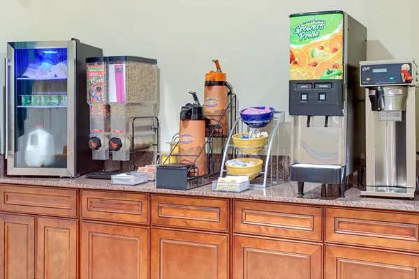 Days Inn & Suites by Wyndham Stockbridge South Atlanta 4