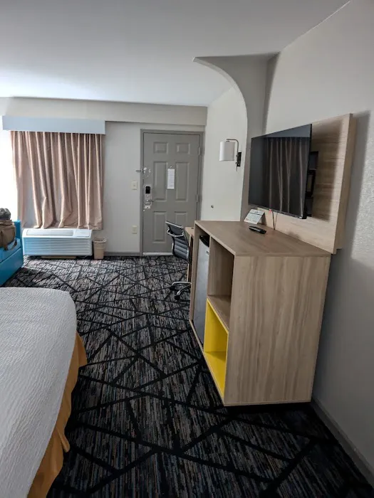 Days Inn & Suites by Wyndham Stockbridge South Atlanta 4