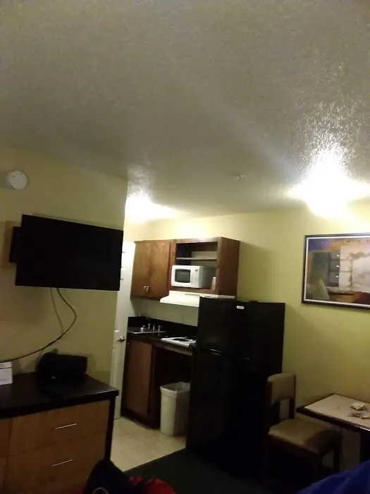 Stay Inn & Suites 4