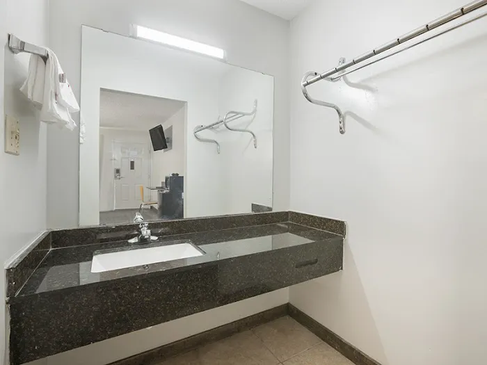 Americas Best Value Inn Stockbridge 4