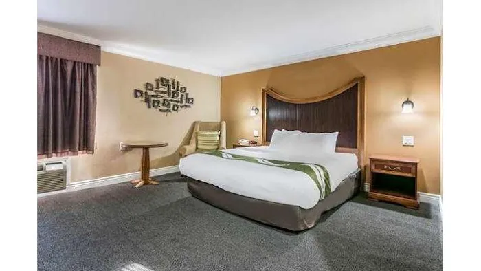 Quality Inn & Suites Atlanta Airport South 4