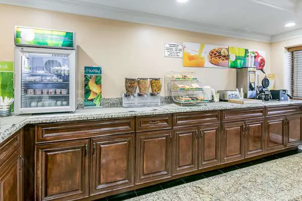 Quality Inn & Suites Atlanta Airport South 4