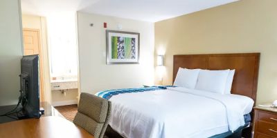 Days Inn by Wyndham College Park Atlanta Airport South