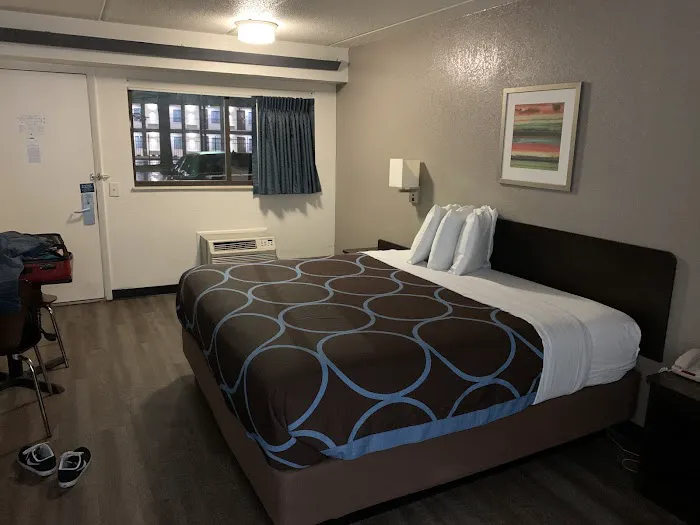 Travelodge by Wyndham College Park 4