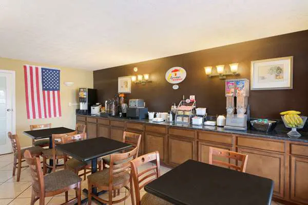 Super 8 by Wyndham Atlanta/Hartsfield Jackson Airport 4