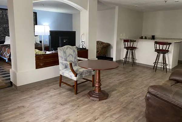 Super 8 by Wyndham Covington 4