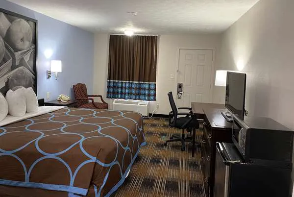 Super 8 by Wyndham Covington 4