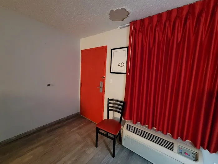 OYO Hotel Covington GA 4