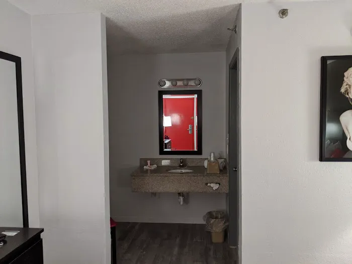 OYO Hotel Covington GA 4