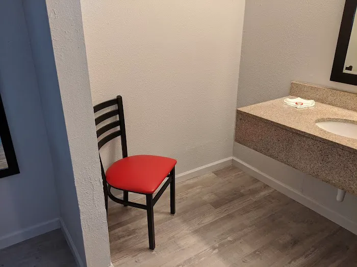 OYO Hotel Covington GA 4