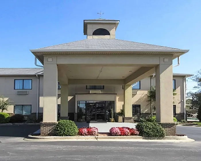 Quality Inn 4