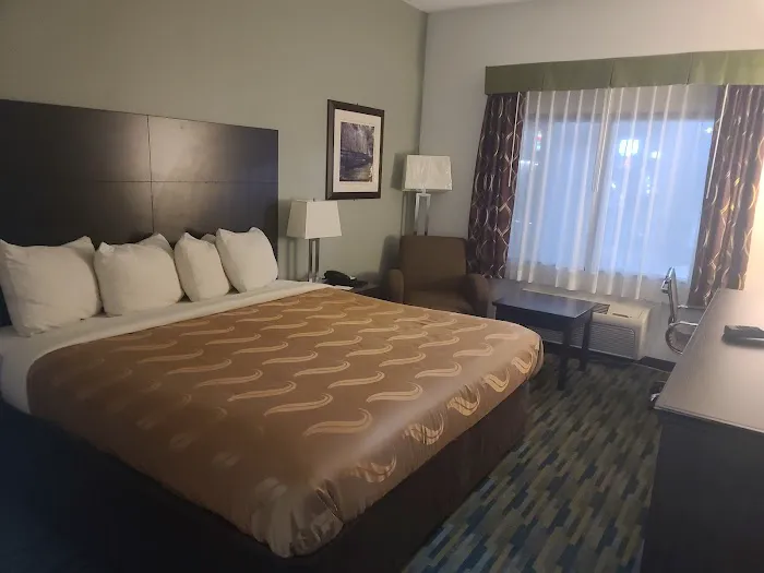 Quality Inn 4
