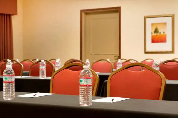 Country Inn & Suites by Radisson, Braselton, GA 4