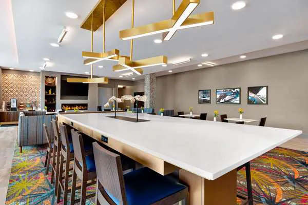 La Quinta Inn & Suites by Wyndham Braselton 4