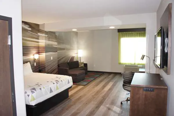 La Quinta Inn & Suites by Wyndham Braselton 4