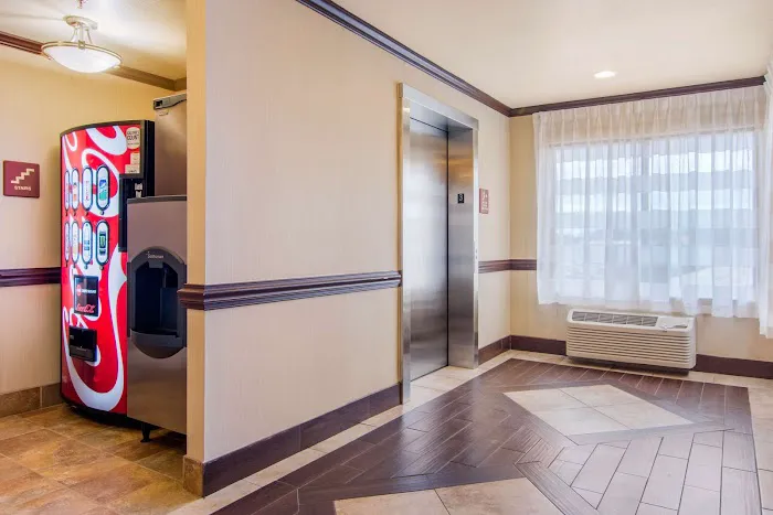 Sleep Inn & Suites 4