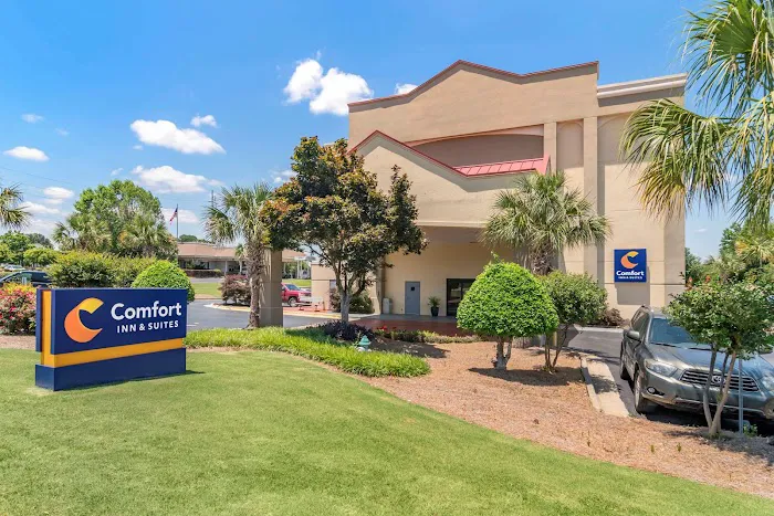 Comfort Inn & Suites 4