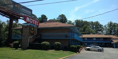 Inn Between The Hedges