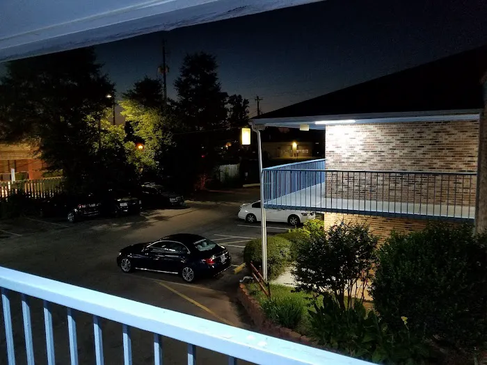 Inn Between The Hedges 4