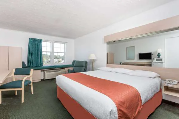 Microtel Inn & Suites by Wyndham Athens 4
