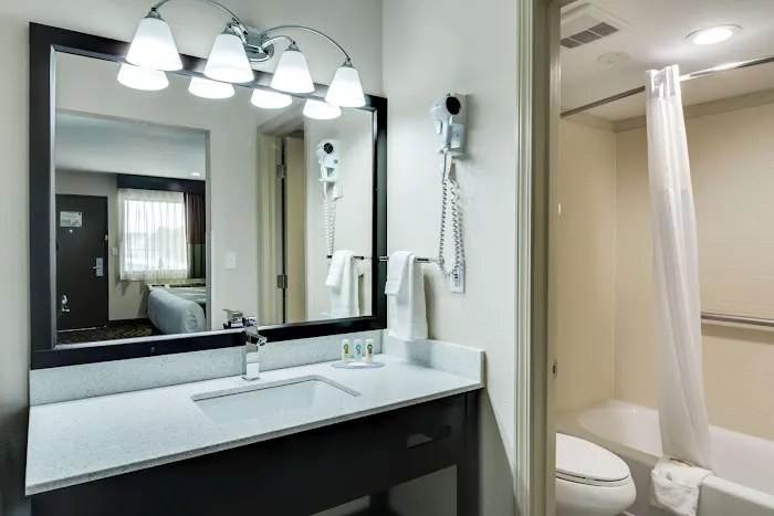Quality Inn & Suites Athens University Area 4