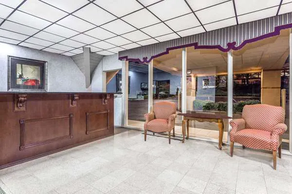 Howard Johnson by Wyndham Athens 4