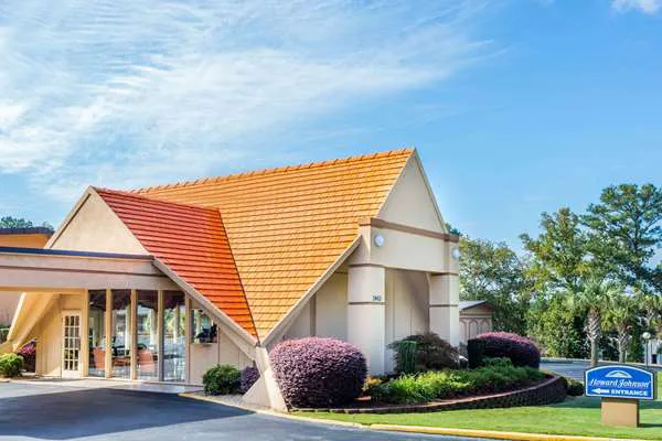 Howard Johnson by Wyndham Athens 4