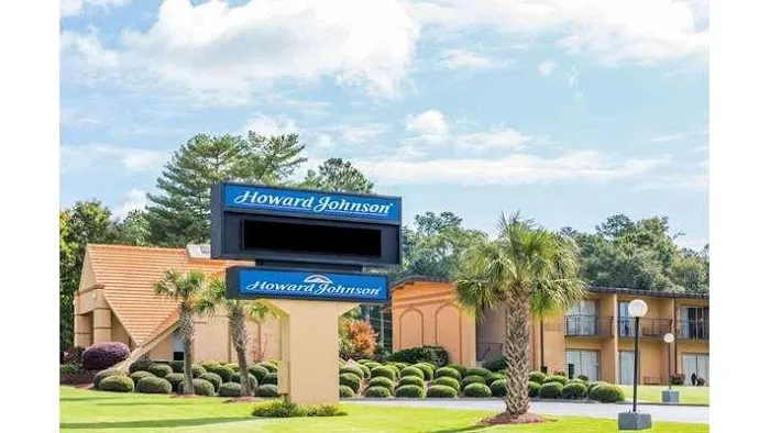 Howard Johnson by Wyndham Athens 4