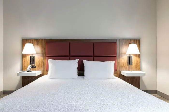 Hampton Inn Athens 4