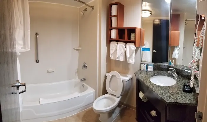 Hampton Inn Athens 4