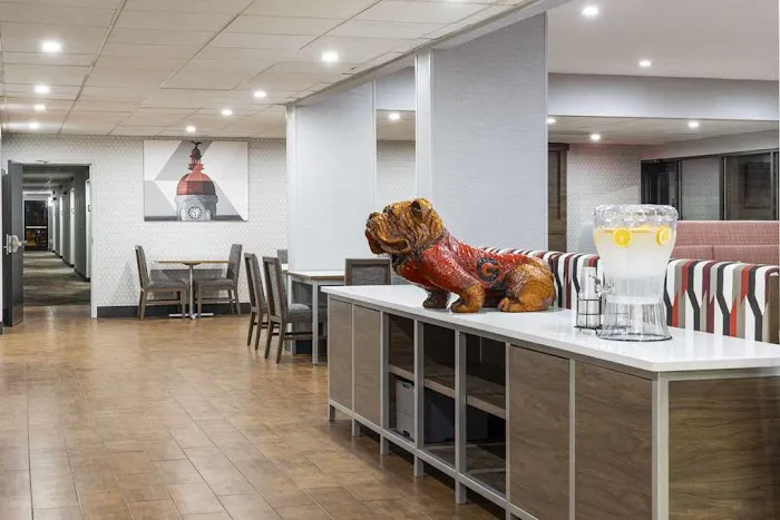 Hampton Inn Athens 4