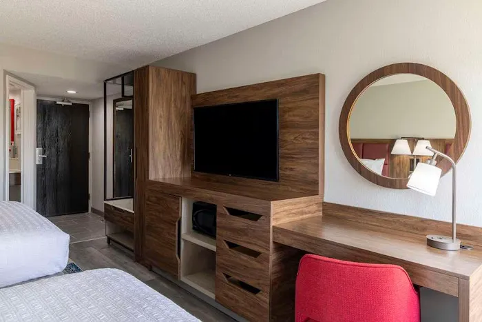 Hampton Inn Athens 4