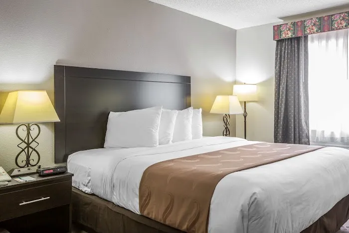 Quality Inn 4