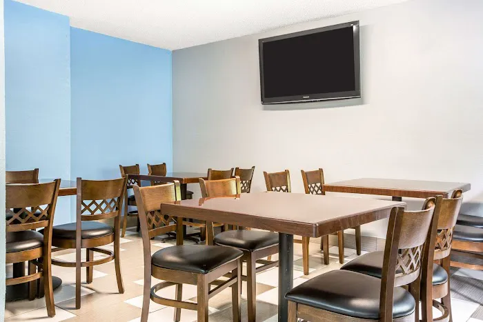 Quality Inn 4