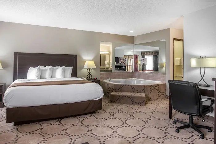 Quality Inn 4