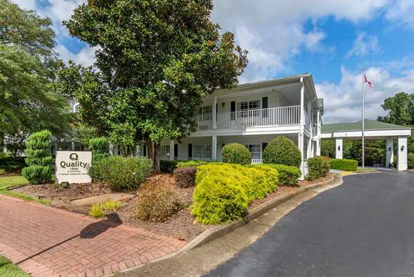Quality Inn Fayetteville near Historic Downtown Square 4