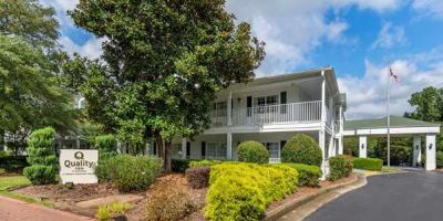Quality Inn Fayetteville near Historic Downtown Square