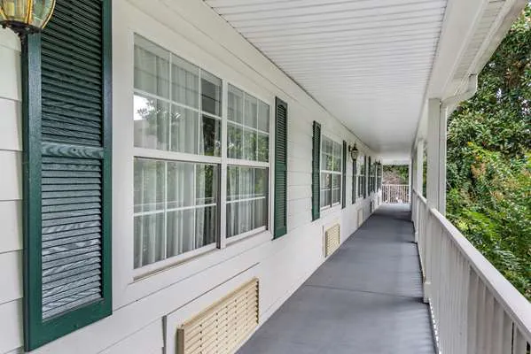 Quality Inn Fayetteville near Historic Downtown Square 4