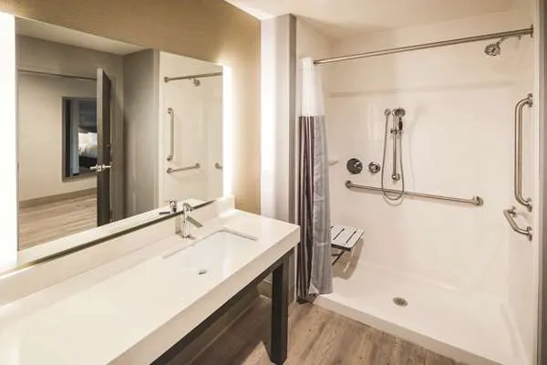 La Quinta Inn & Suites Atlanta South - McDonough 4
