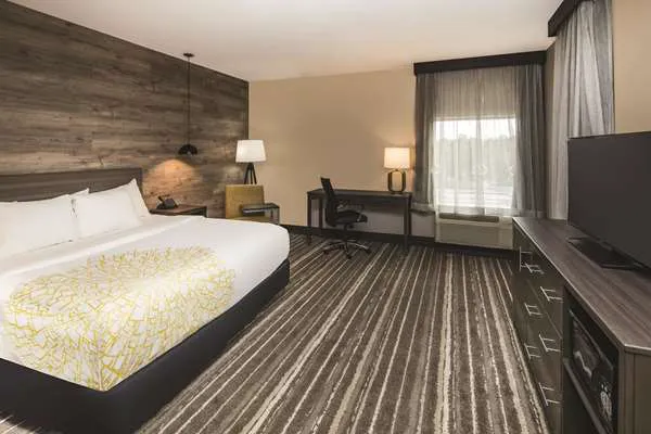 La Quinta Inn & Suites Atlanta South - McDonough 4