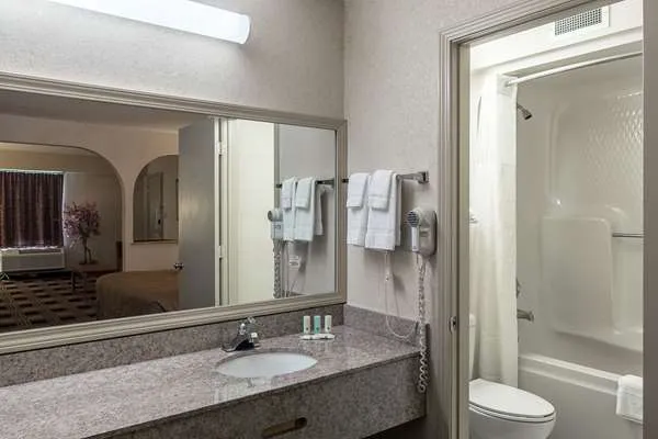 Quality Inn 4