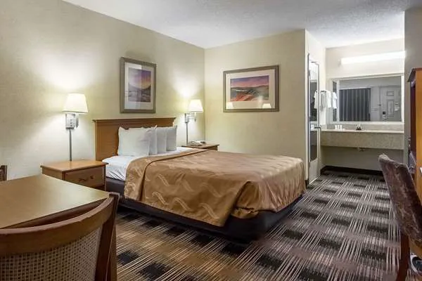Quality Inn 4