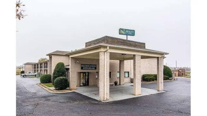 Quality Inn 4