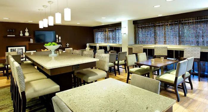 Hampton Inn Atlanta-Mall Of Georgia 4