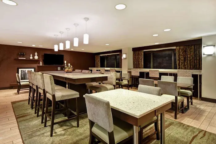 Hampton Inn Atlanta-Mall Of Georgia 4