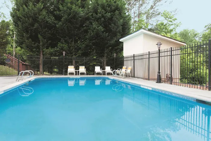 La Quinta Inn & Suites by Wyndham Covington 4