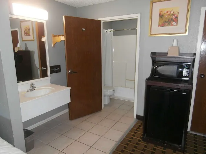 Americas Best Value Inn Athens, GA 4