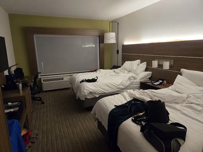 Holiday Inn Express & Suites Fayetteville, an IHG Hotel 4